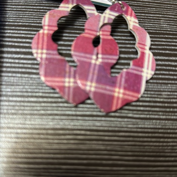 Fun plaid dangles - Picture 3 of 3